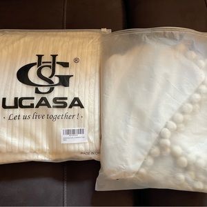 Set of 4 cream pillow covers 20”x20” stripe and 18”x18” pom pom tassel